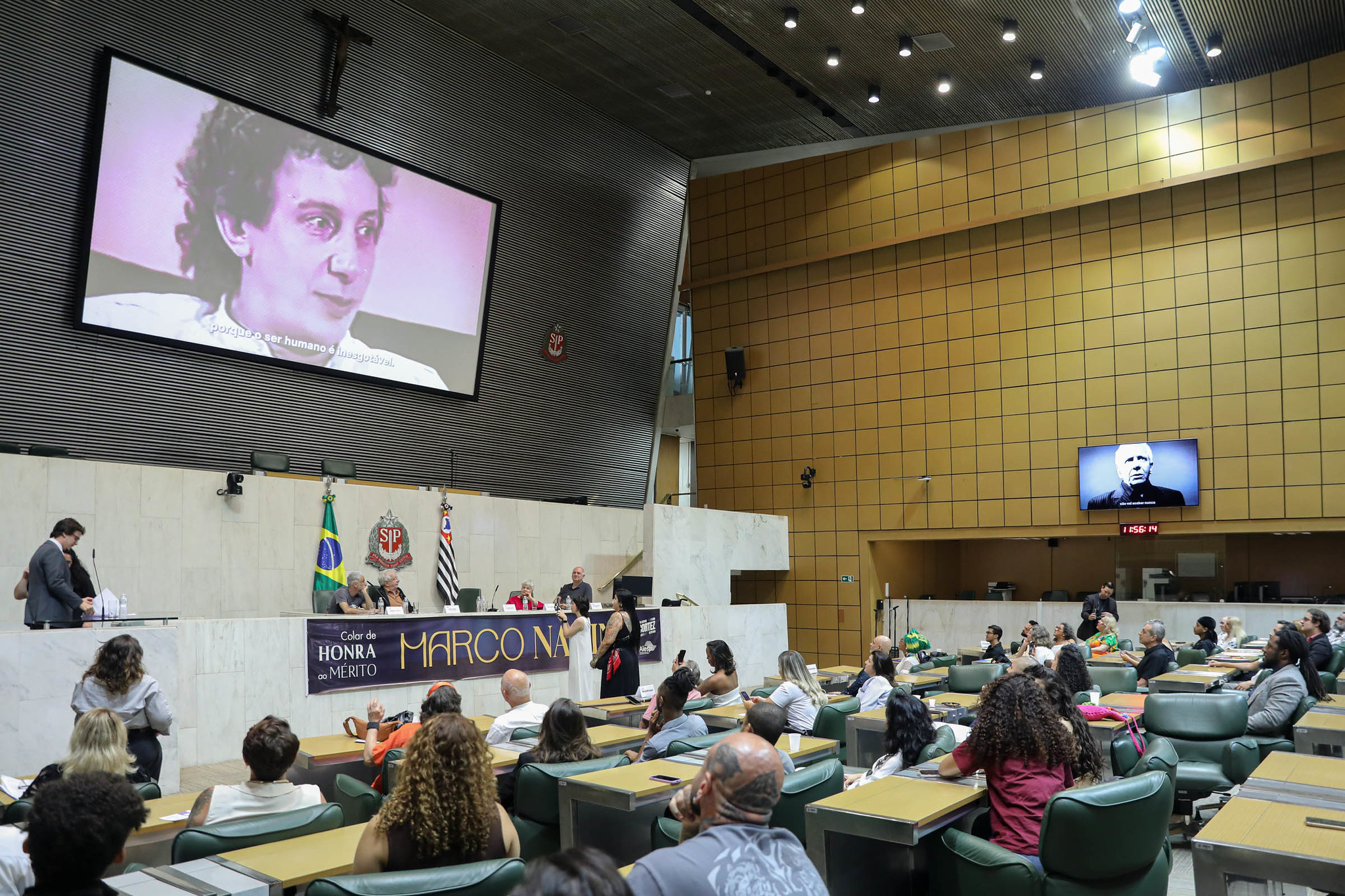 P�blico assiste a homenagem no Plen�rio JK<a style='float:right;color:#ccc' href='https://www3.al.sp.gov.br/repositorio/noticia/N-12-2025/fg358501.jpg' target=_blank><i class='bi bi-zoom-in'></i> Clique para ver a imagem </a>