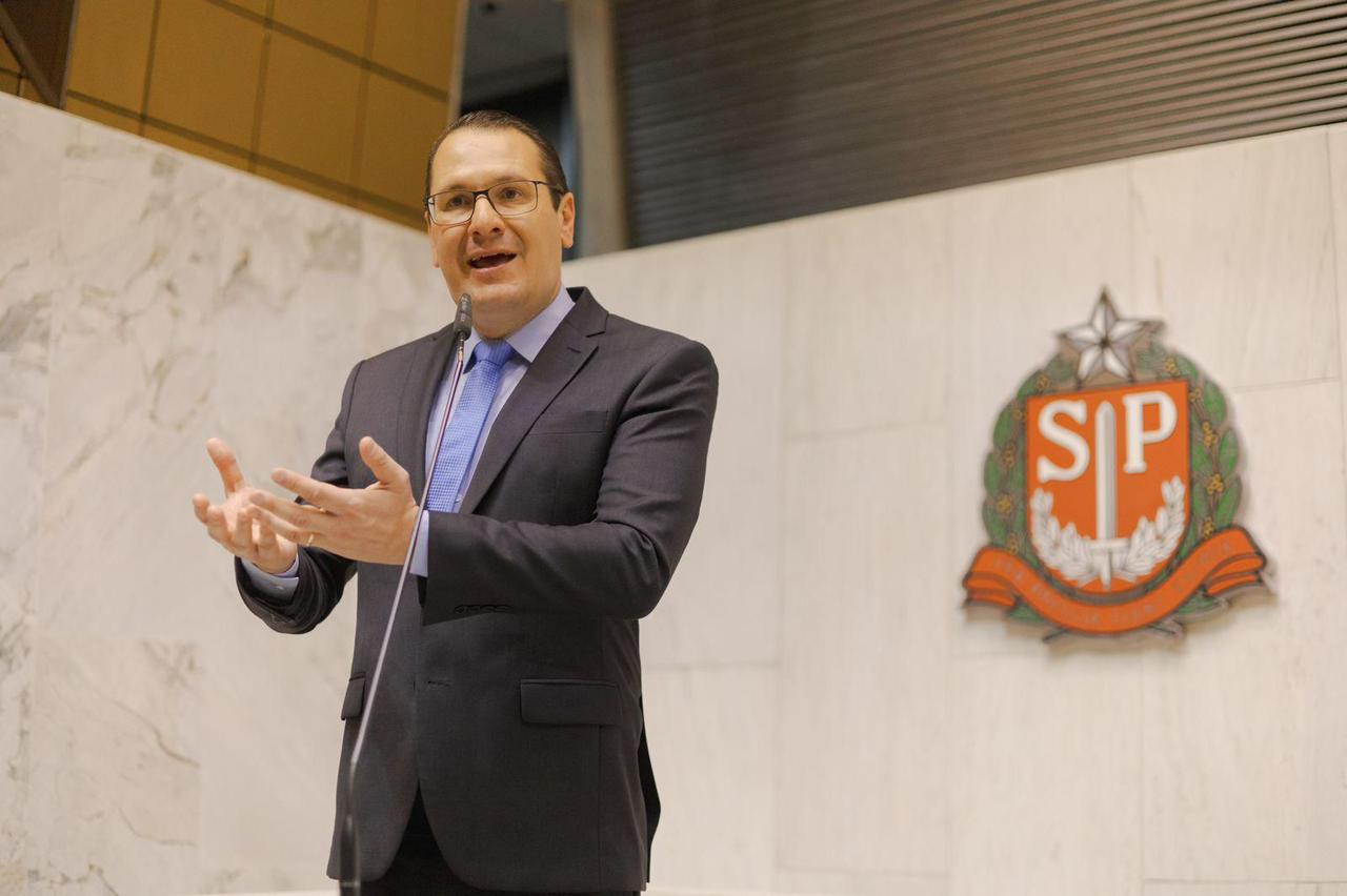 Deputada Rafa Zimbaldi<a style='float:right;color:#ccc' href='https://www3.al.sp.gov.br/repositorio/noticia/N-12-2025/fg358539.jpeg' target=_blank><i class='bi bi-zoom-in'></i> Clique para ver a imagem </a>