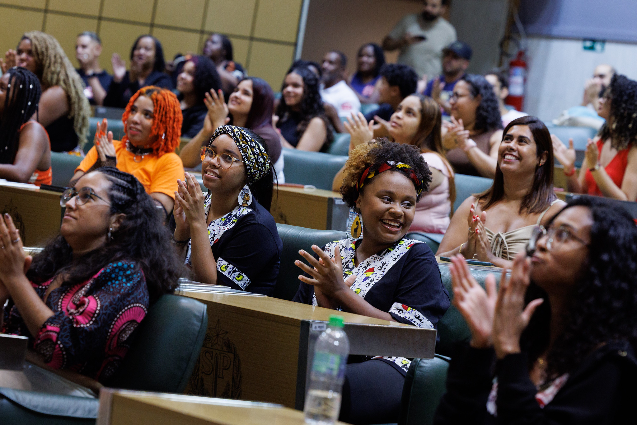 Atendidos pelos Cedecas participam da solenidade<a style='float:right;color:#ccc' href='https://www3.al.sp.gov.br/repositorio/noticia/N-12-2025/fg358587.jpg' target=_blank><i class='bi bi-zoom-in'></i> Clique para ver a imagem </a>