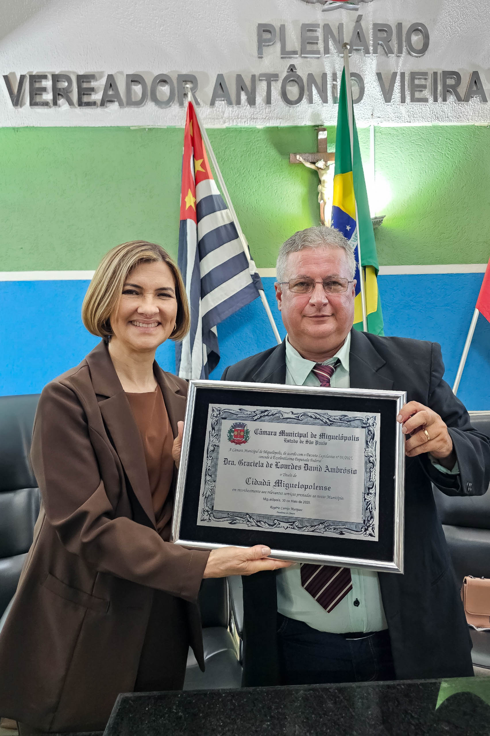 Dep. Delegada Graciela e ver. Rogerinho da Sa�de<a style='float:right;color:#ccc' href='https://www3.al.sp.gov.br/repositorio/noticia/N-12-2025/fg358588.jpg' target=_blank><i class='bi bi-zoom-in'></i> Clique para ver a imagem </a>