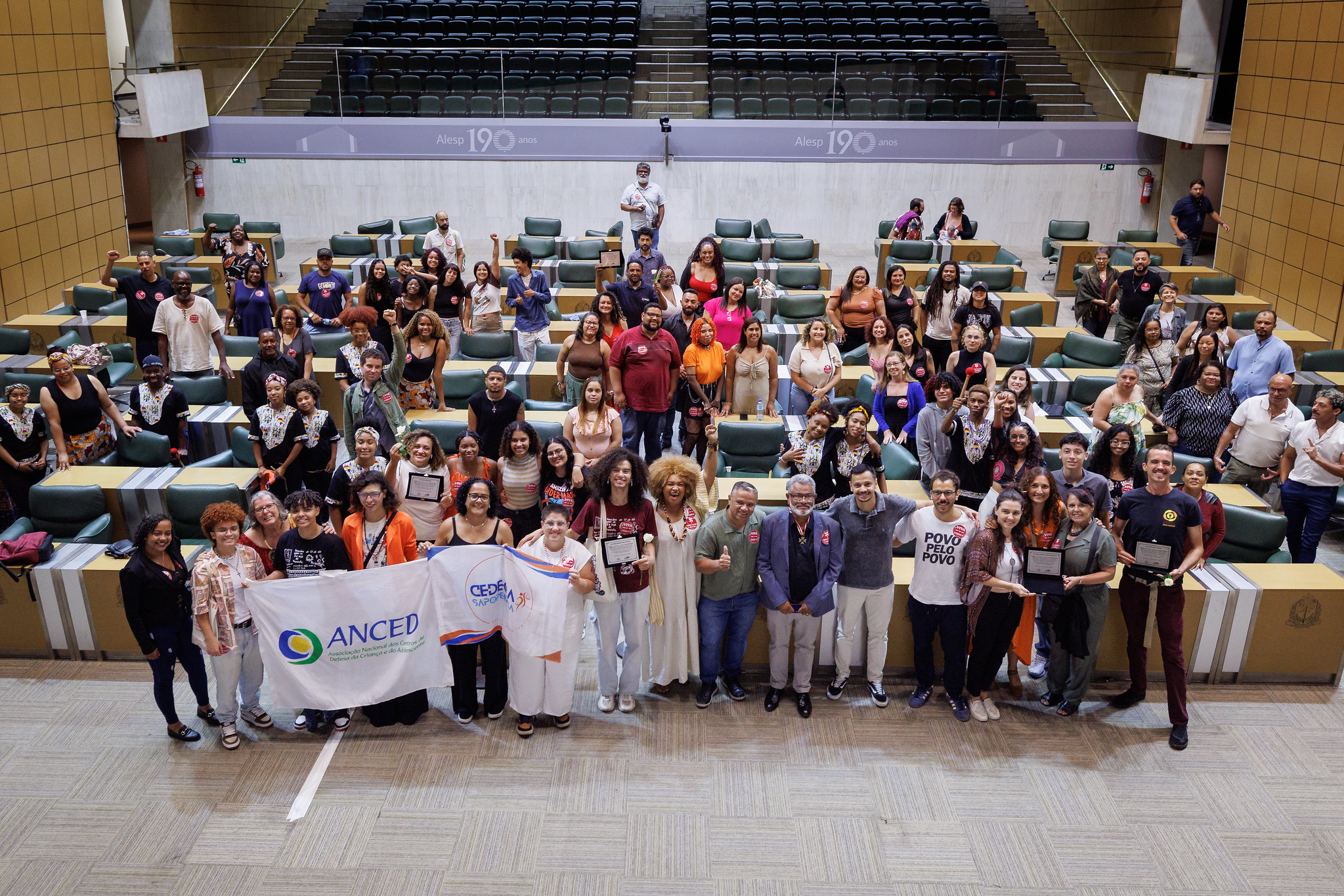 Plen�rio JK recebe atendidos pelos Cedecas<a style='float:right;color:#ccc' href='https://www3.al.sp.gov.br/repositorio/noticia/N-12-2025/fg358602.jpg' target=_blank><i class='bi bi-zoom-in'></i> Clique para ver a imagem </a>