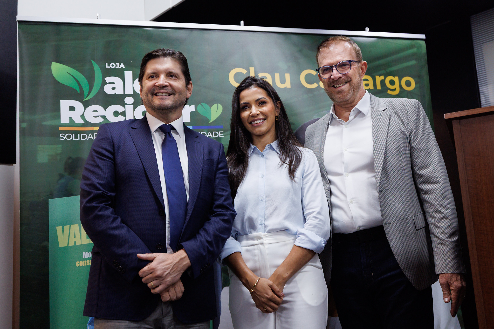 Lan�amento do livro Vale Reciclar na Alesp<a style='float:right;color:#ccc' href='https://www3.al.sp.gov.br/repositorio/noticia/N-12-2025/fg358659.jpg' target=_blank><i class='bi bi-zoom-in'></i> Clique para ver a imagem </a>