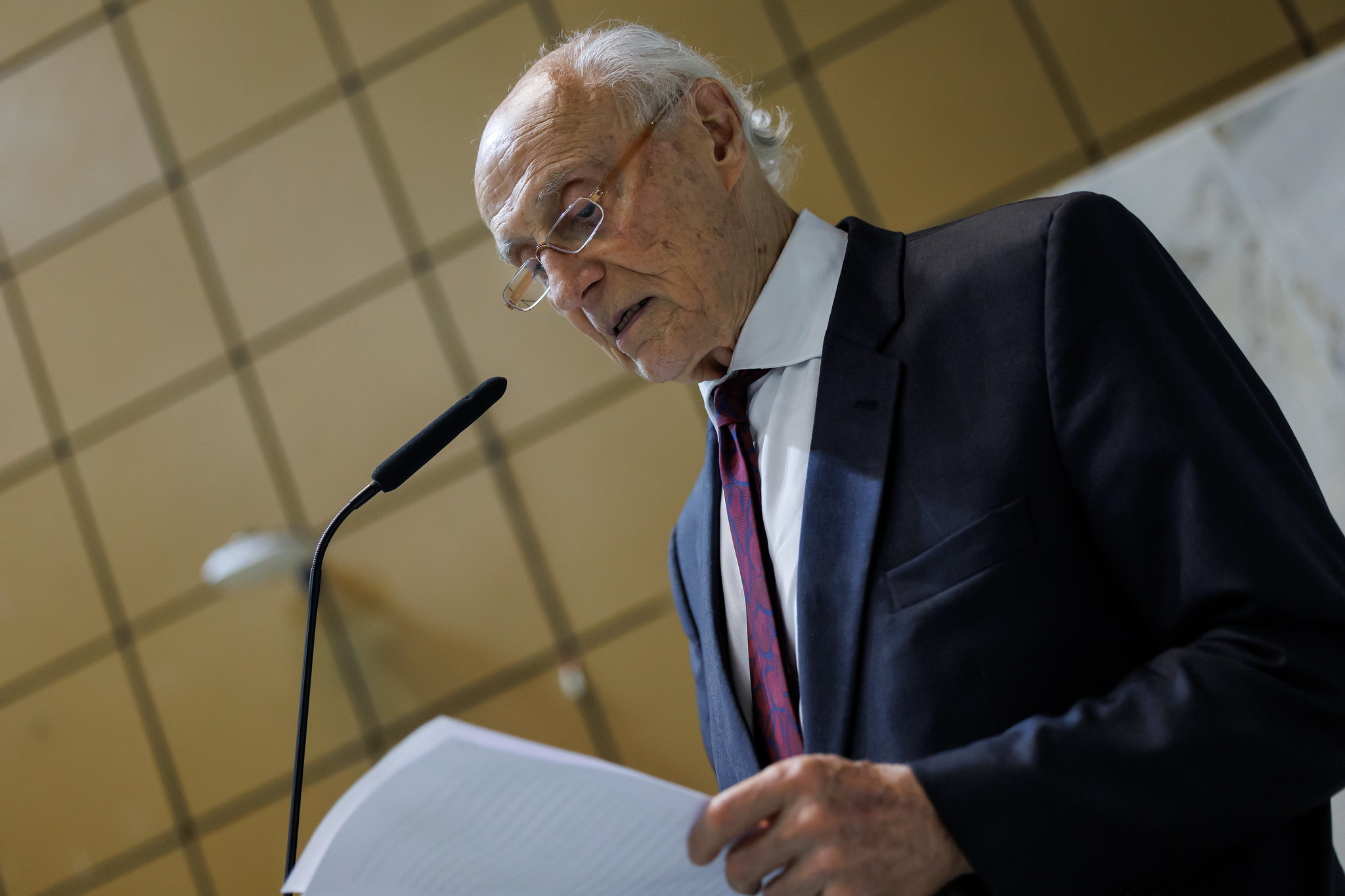 Deputado Eduardo Suplicy<a style='float:right;color:#ccc' href='https://www3.al.sp.gov.br/repositorio/noticia/N-12-2025/fg358683.jpg' target=_blank><i class='bi bi-zoom-in'></i> Clique para ver a imagem </a>