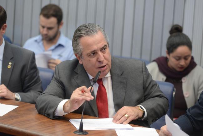 Deputado Adilson Rossi<a style='float:right' href='https://www3.al.sp.gov.br/repositorio/noticia/R-05-2016/fg188915.jpg' target=_blank><img src='/_img/material-file-download-white.png' width='14px' alt='Clique para baixar a imagem'></a>