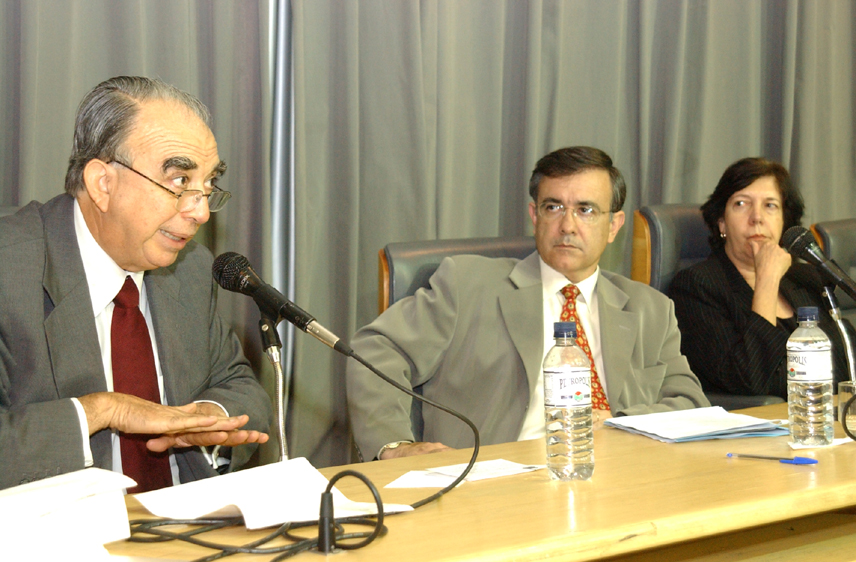 Embaixador Jadiel Ferreira de Oliveira (esquerda) e deputado Jos Caldini Crespo, segundo secretrio da Assemblia Legislativa <a style='float:right;color:#ccc' href='https://www3.al.sp.gov.br/repositorio/noticia/hist/AlcaTarde1.jpg' target=_blank><i class='bi bi-zoom-in'></i> Clique para ver a imagem </a>