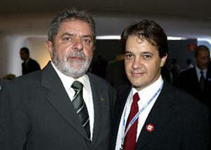 Presidente Lula e deputado Carlinhos Almeida<a style='float:right;color:#ccc' href='https://www3.al.sp.gov.br/repositorio/noticia/hist/Carlinhoslula16fev.jpg' target=_blank><i class='bi bi-zoom-in'></i> Clique para ver a imagem </a>