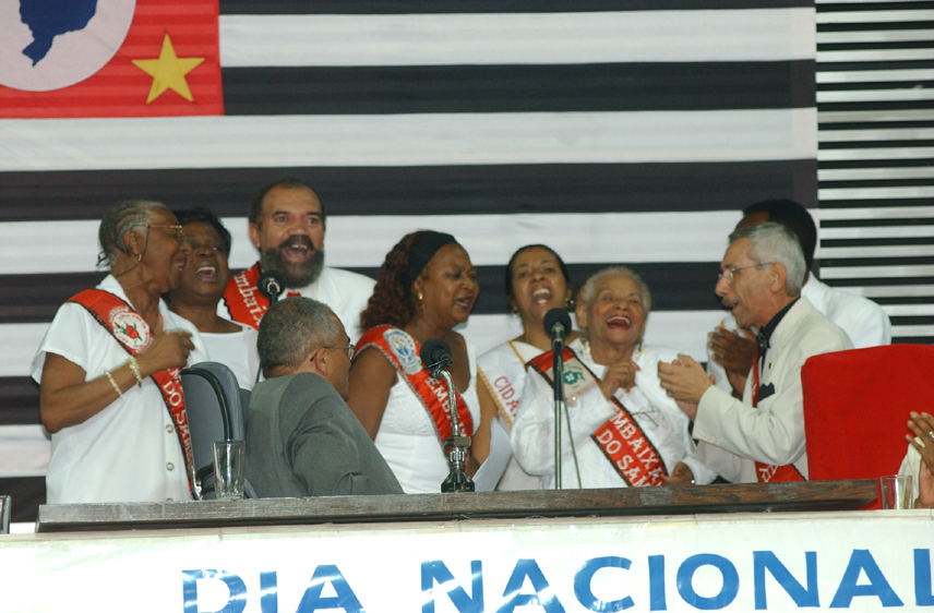 Sesso solene em comemorao ao Dia Nacional do Samba<a style='float:right;color:#ccc' href='https://www3.al.sp.gov.br/repositorio/noticia/hist/Diasamba01dez03.jpg' target=_blank><i class='bi bi-zoom-in'></i> Clique para ver a imagem </a>