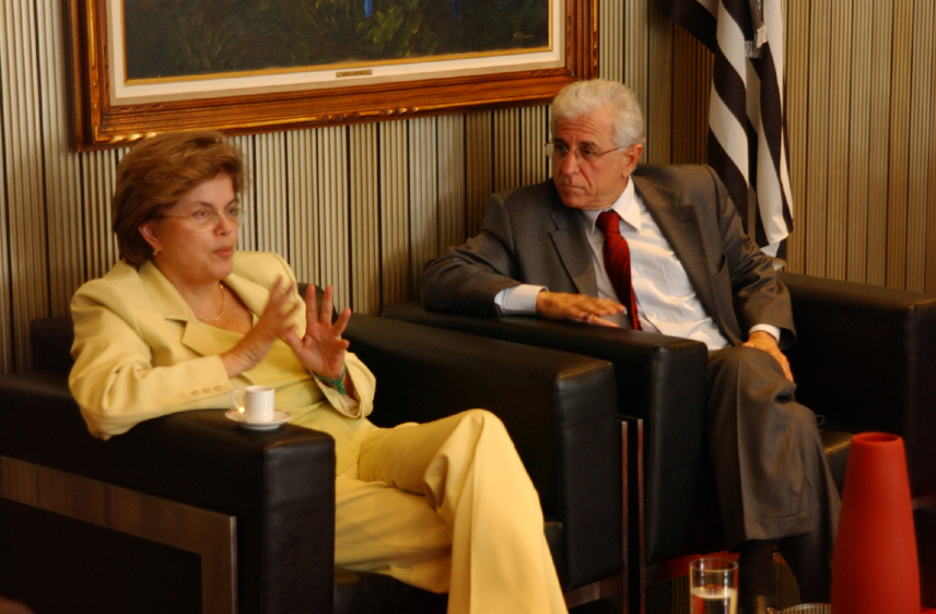 Ministra de Minas e Energia, Dilma Rousseff e o presidente Sidney Beraldo<a style='float:right;color:#ccc' href='https://www3.al.sp.gov.br/repositorio/noticia/hist/DilmaeBeraldo.jpg' target=_blank><i class='bi bi-zoom-in'></i> Clique para ver a imagem </a>