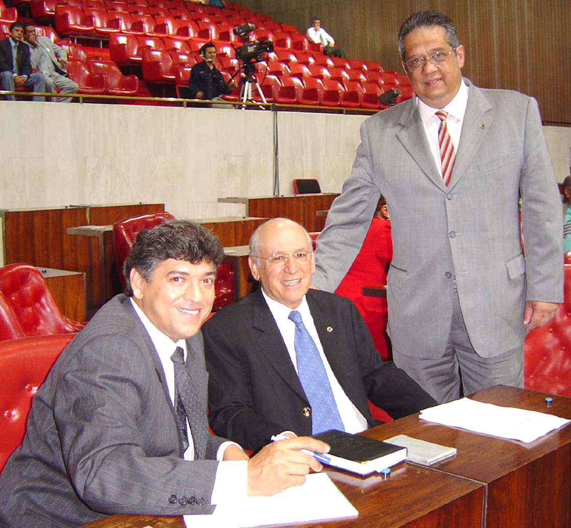 Deputados Padre Afonso Lobato, Ricardo Castilho e Giba Marson <a style='float:right;color:#ccc' href='https://www3.al.sp.gov.br/repositorio/noticia/hist/PdreAfonsoRicardoCastilhoeGibaMarson.jpeg.jpg' target=_blank><i class='bi bi-zoom-in'></i> Clique para ver a imagem </a>