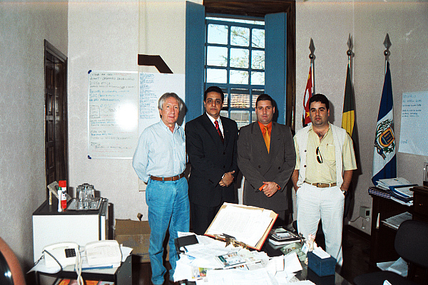 Deputado Souza Santos em uma das visitas ao Municpio de Leme 
 Pref.de Leme, Dr.Macarenko, Dep.Souza Santos,Ver.Antoniel Lima (Limeira), Sr Caprino (PL Campinas) 
 Caprino (PL Campinas)<a style='float:right;color:#ccc' href='https://www3.al.sp.gov.br/repositorio/noticia/hist/Souza25ago.jpg' target=_blank><i class='bi bi-zoom-in'></i> Clique para ver a imagem </a>