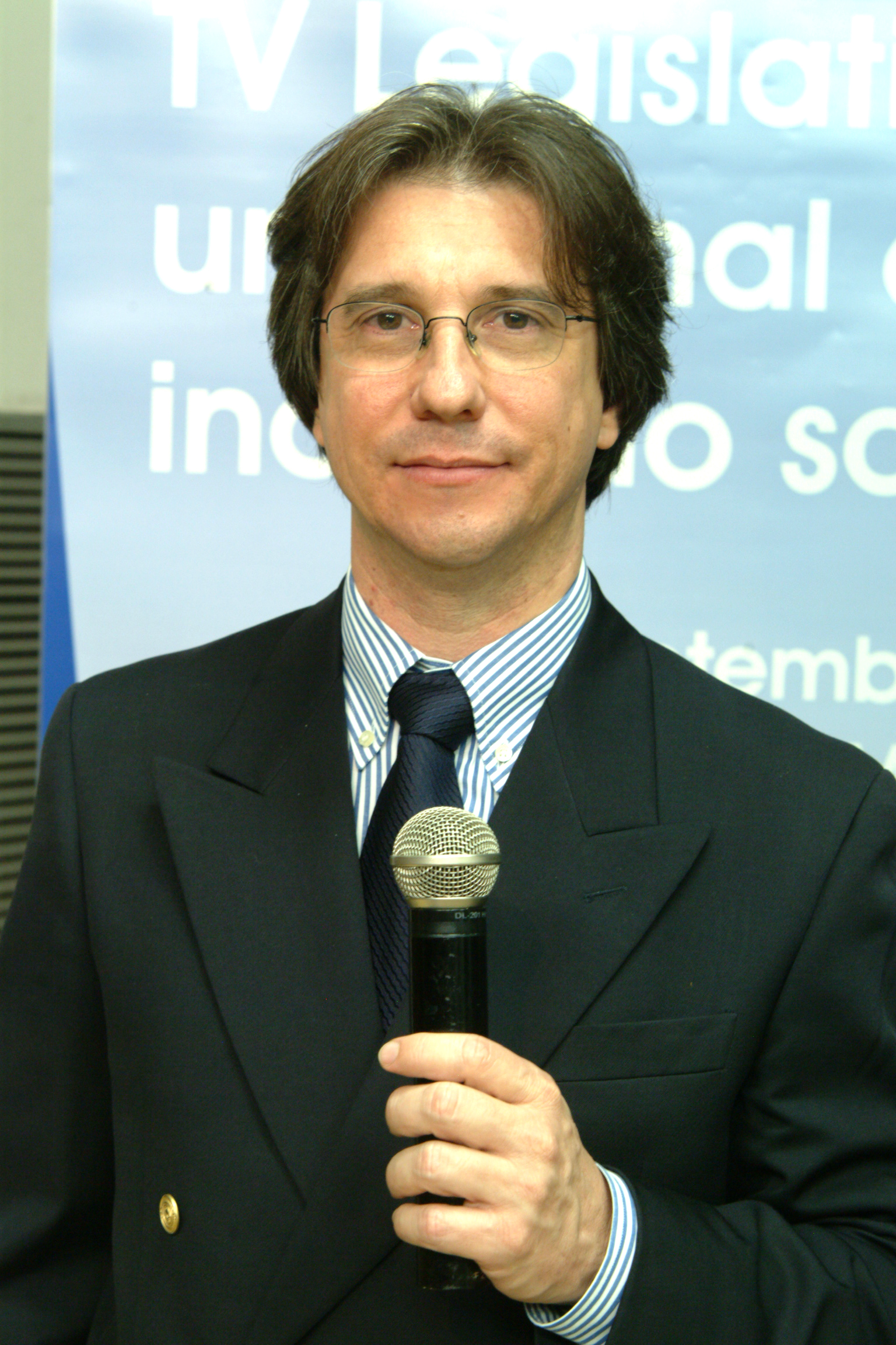 Leonel da Luz, consultor de broadcasting <a style='float:right;color:#ccc' href='https://www3.al.sp.gov.br/repositorio/noticia/hist/TVLeonel.jpg' target=_blank><i class='bi bi-zoom-in'></i> Clique para ver a imagem </a>