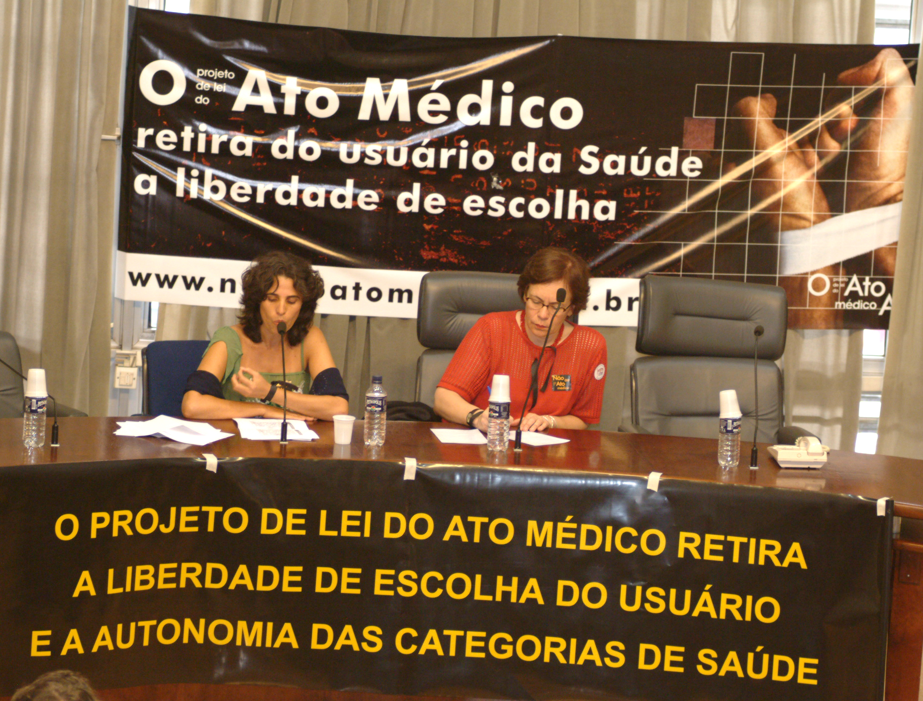 Para os representantes dos conselhos, o projeto defende interesses corporativos da categoria mdica<a style='float:right;color:#ccc' href='https://www3.al.sp.gov.br/repositorio/noticia/hist/atomed3.jpg' target=_blank><i class='bi bi-zoom-in'></i> Clique para ver a imagem </a>