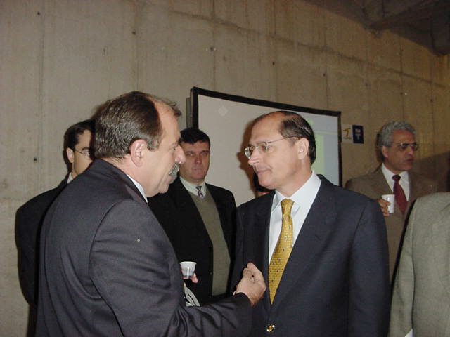 Deputado Joo Caramez e governador Geraldo Alckmin <a style='float:right;color:#ccc' href='https://www3.al.sp.gov.br/repositorio/noticia/hist/cara28ago.jpg' target=_blank><i class='bi bi-zoom-in'></i> Clique para ver a imagem </a>