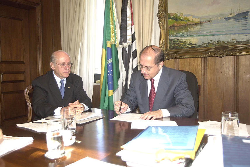 Deputado Ricardo Castilho e  governador Geraldo Alckmin<a style='float:right;color:#ccc' href='https://www3.al.sp.gov.br/repositorio/noticia/hist/castilhopenapolis26abril.jpg' target=_blank><i class='bi bi-zoom-in'></i> Clique para ver a imagem </a>