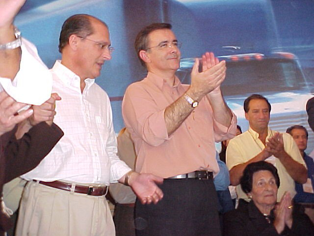 Governador Geraldo Alckmin e deputado Jos Caldini Crespo<a style='float:right;color:#ccc' href='https://www3.al.sp.gov.br/repositorio/noticia/hist/crespo4julho03.jpg' target=_blank><i class='bi bi-zoom-in'></i> Clique para ver a imagem </a>