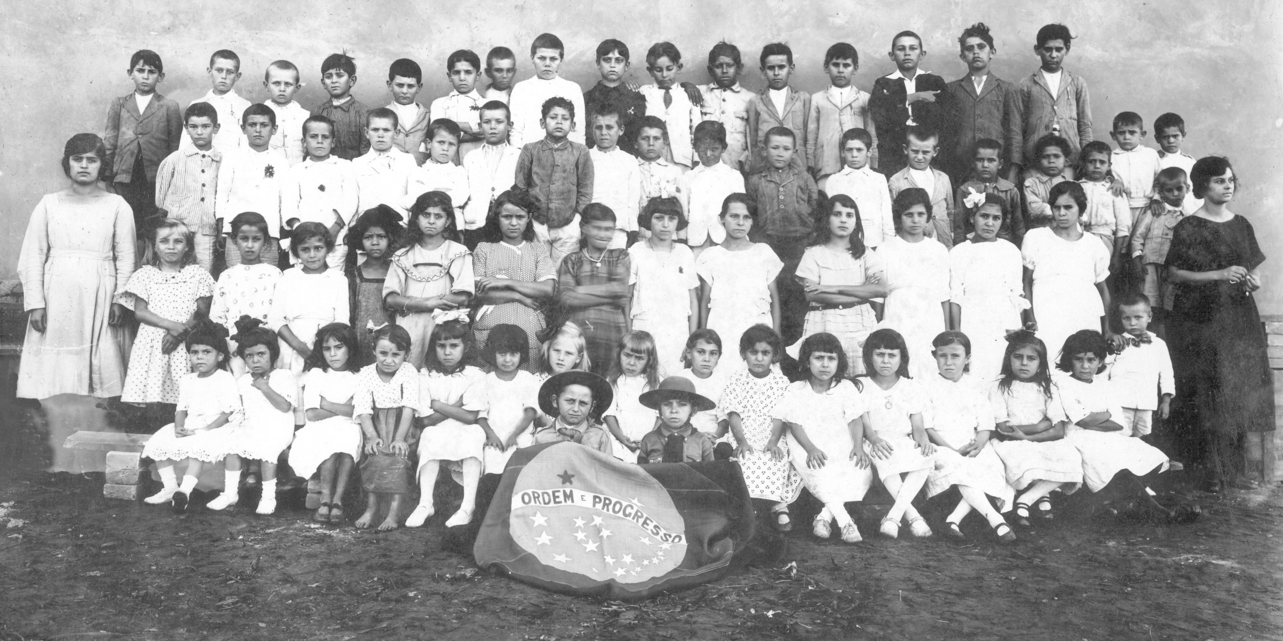 Escola Santo Anastcio 1923<a style='float:right;color:#ccc' href='https://www3.al.sp.gov.br/repositorio/noticia/hist/escola.jpg' target=_blank><i class='bi bi-zoom-in'></i> Clique para ver a imagem </a>
