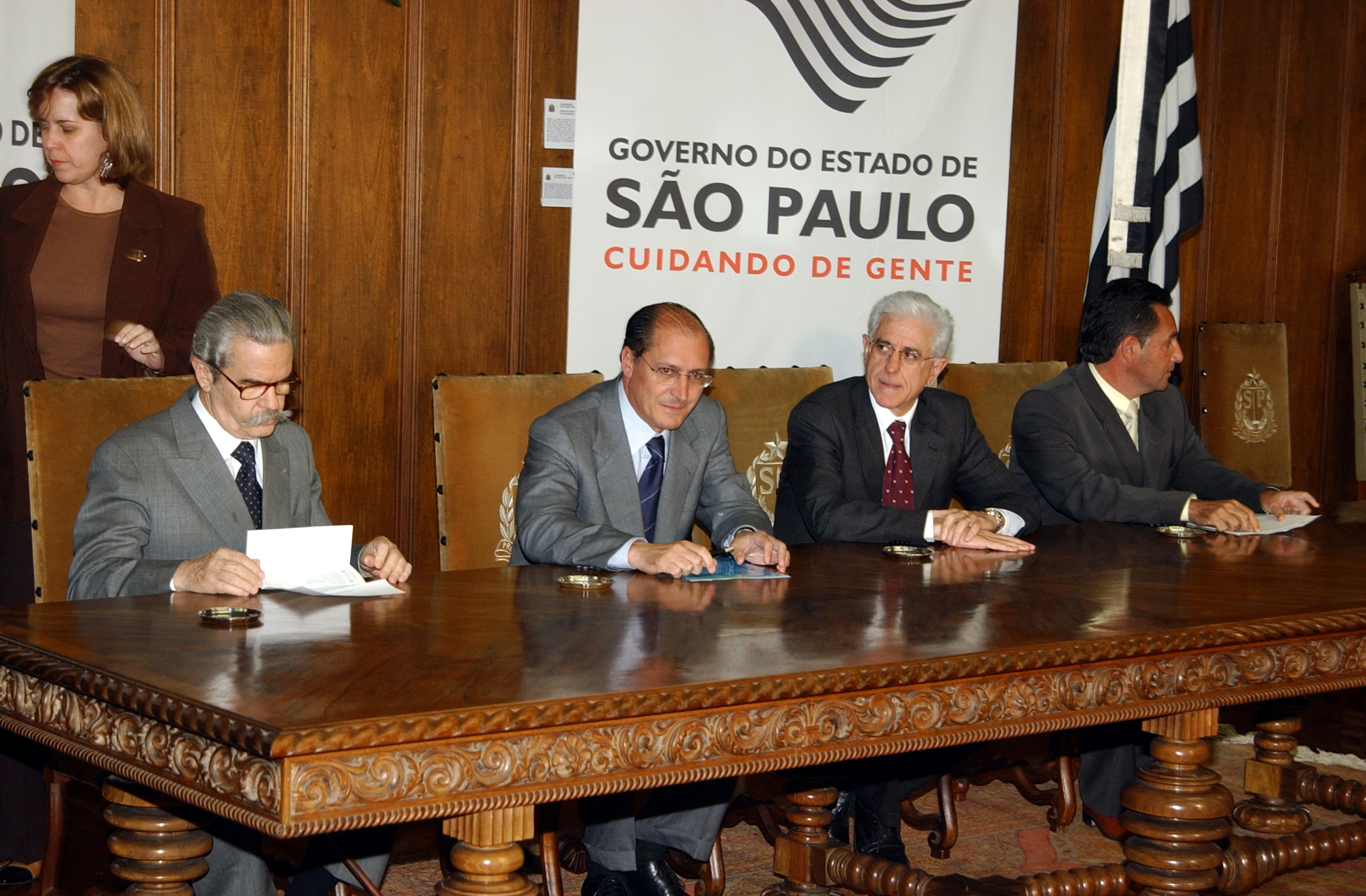 Presidente Sidney Beraldo ( direita) participa de solenidade com o governador Geraldo Alckmin (centro) e o secretrio Joo Carlos de Souza Meirelles<a style='float:right;color:#ccc' href='https://www3.al.sp.gov.br/repositorio/noticia/hist/fatec41103.jpg' target=_blank><i class='bi bi-zoom-in'></i> Clique para ver a imagem </a>