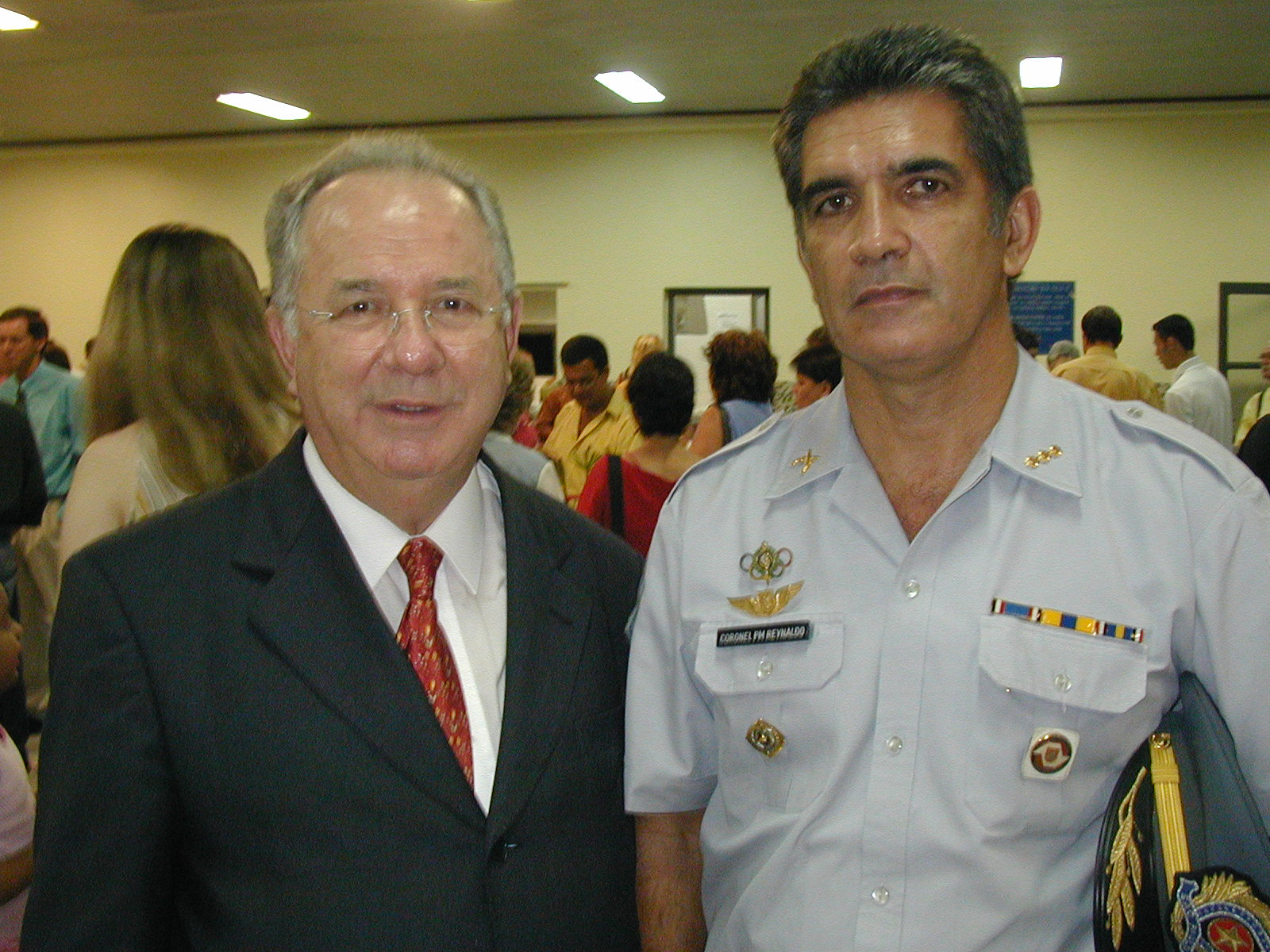 Deputado Ary Fossen e coronel Alberto Silveira Rodrigues, comandante Geral da Polcia Militar<a style='float:right;color:#ccc' href='https://www3.al.sp.gov.br/repositorio/noticia/hist/fossen9fev.jpg' target=_blank><i class='bi bi-zoom-in'></i> Clique para ver a imagem </a>