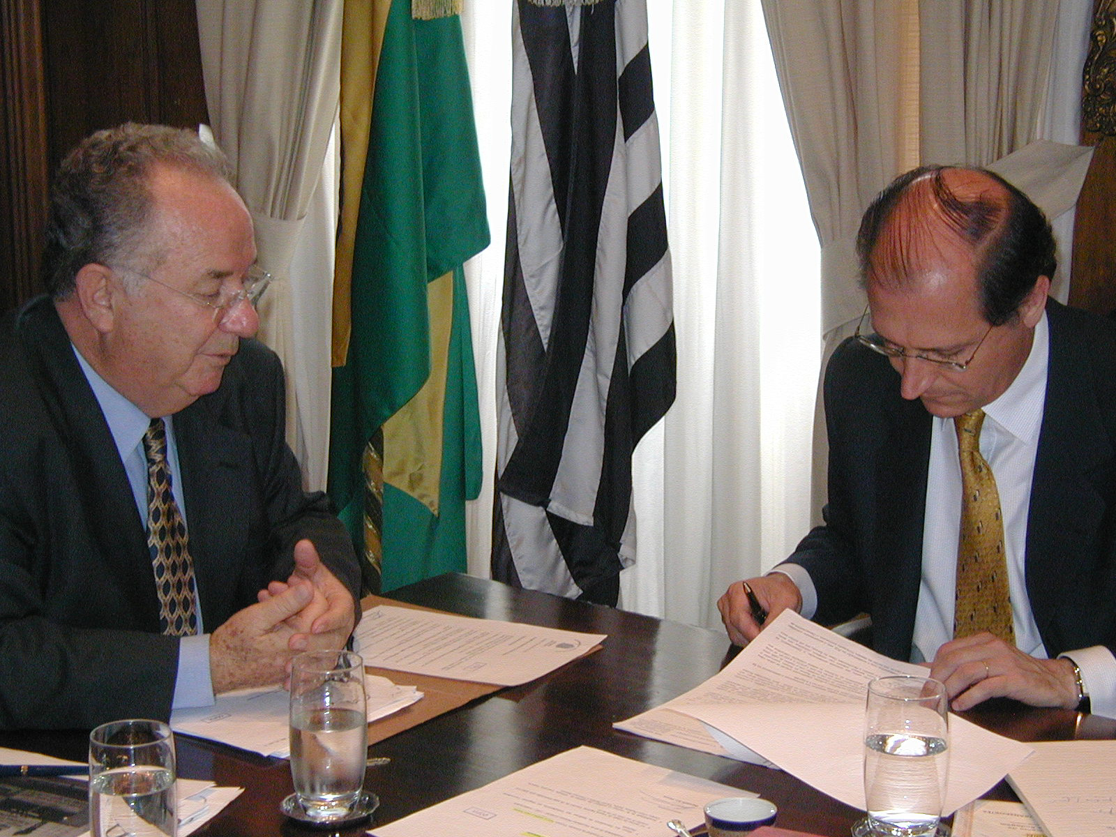 Deputado Ary Fossen e governador Geraldo Alckmin<a style='float:right;color:#ccc' href='https://www3.al.sp.gov.br/repositorio/noticia/hist/fossenxisto23dez.jpg' target=_blank><i class='bi bi-zoom-in'></i> Clique para ver a imagem </a>