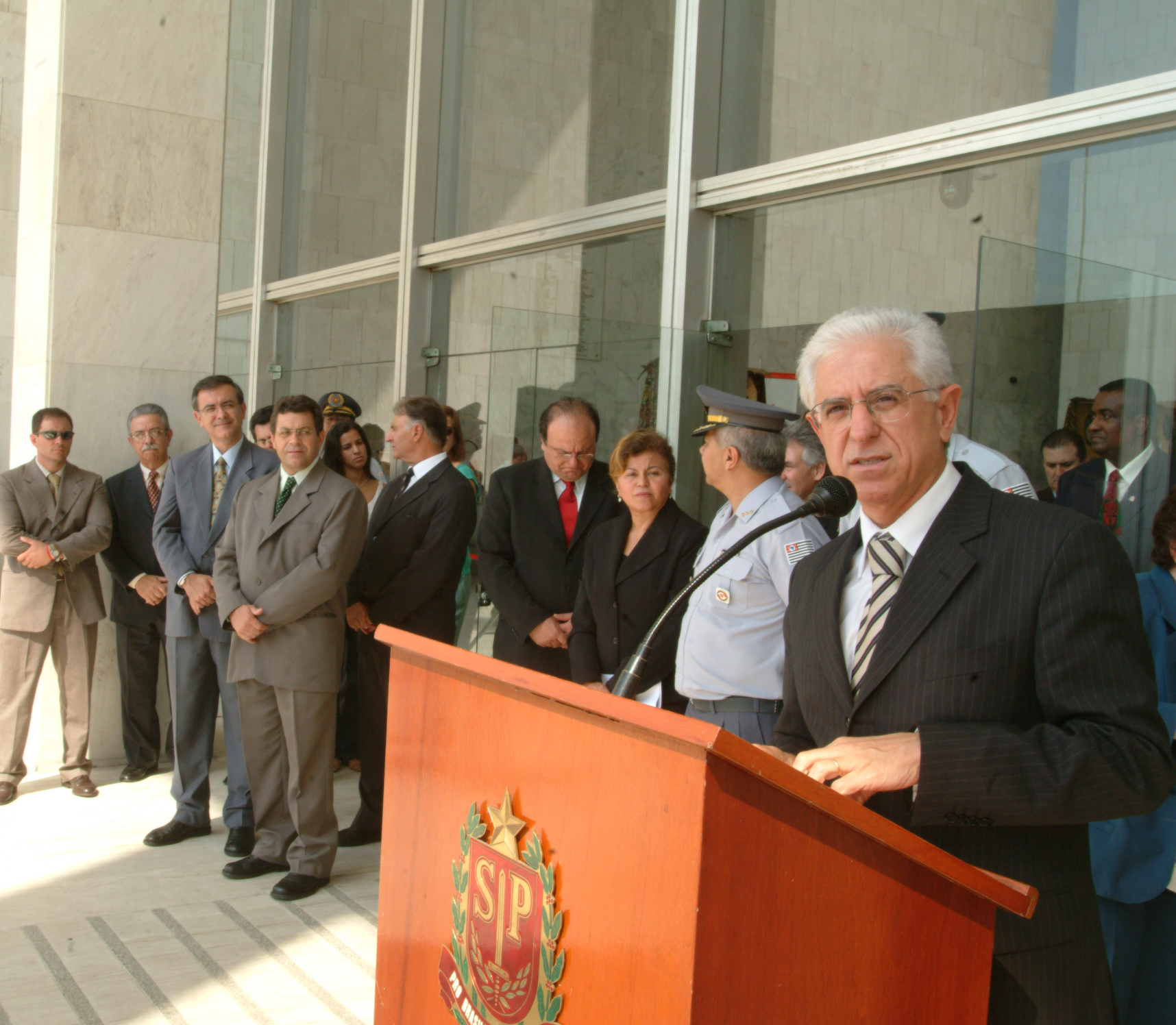 Presidente Sidney Beraldo sada os PMs da assessoria<a style='float:right;color:#ccc' href='https://www3.al.sp.gov.br/repositorio/noticia/hist/pm4.jpg' target=_blank><i class='bi bi-zoom-in'></i> Clique para ver a imagem </a>