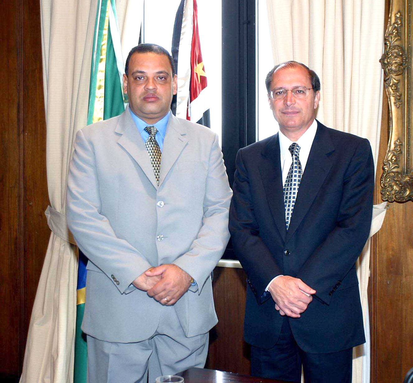 Deputado Roberto Alves e governador Geraldo Alckmin<a style='float:right;color:#ccc' href='https://www3.al.sp.gov.br/repositorio/noticia/hist/robertoalvesnatividade.jpg' target=_blank><i class='bi bi-zoom-in'></i> Clique para ver a imagem </a>