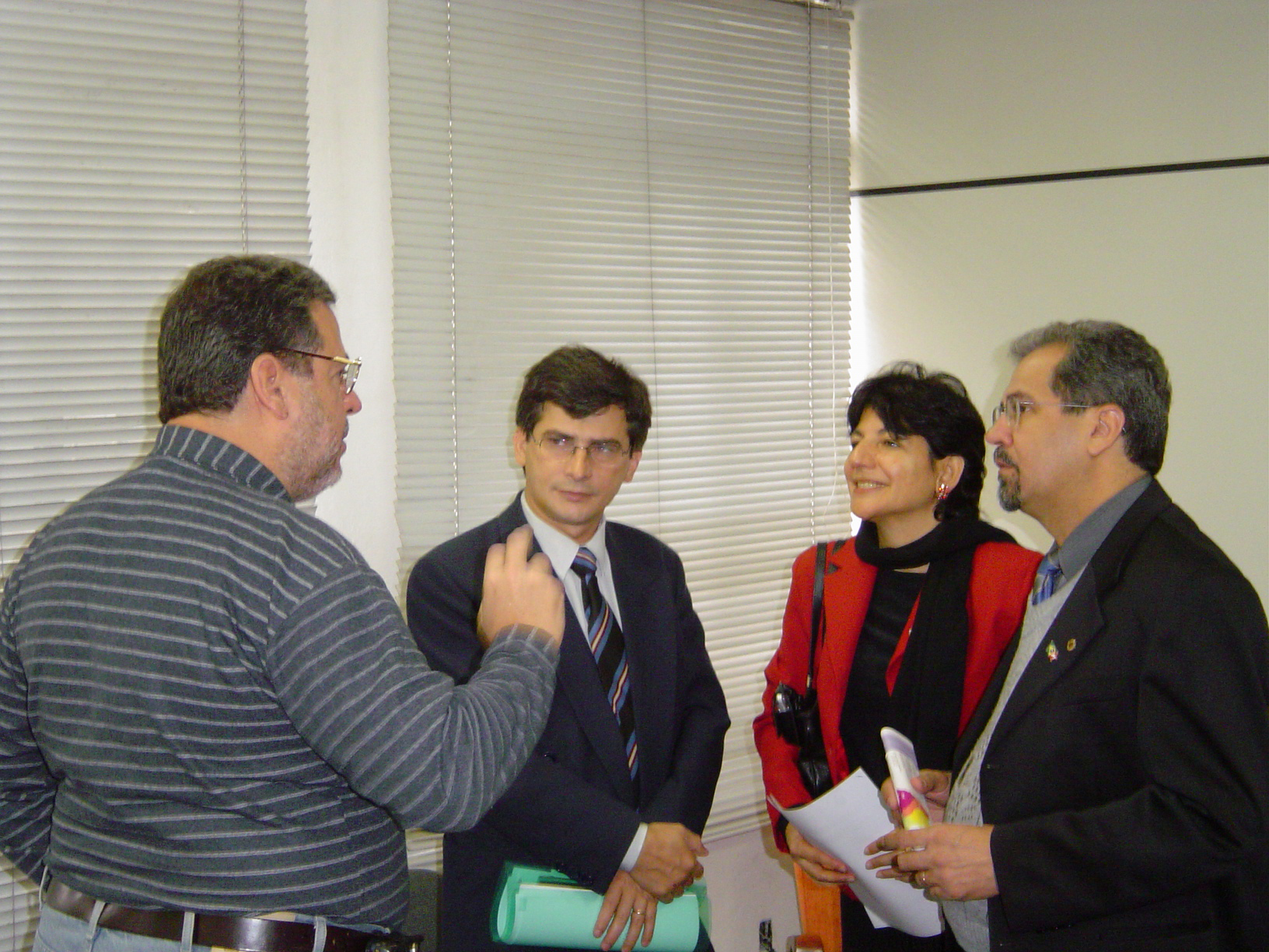 Deputados Simo Pedro, Beth Saho e Sebastio Almeida visitam a Fundao Instituto de Terras de So Paulo (Itesp)<a style='float:right;color:#ccc' href='https://www3.al.sp.gov.br/repositorio/noticia/hist/sahao27ago.jpg' target=_blank><i class='bi bi-zoom-in'></i> Clique para ver a imagem </a>